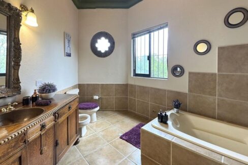 Casa-de-la-Via-Bathroom 1